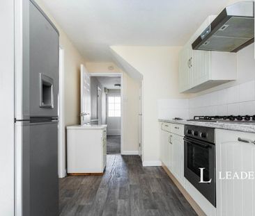 4 bedroom semi-detached house to rent - Photo 6