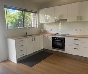 Freshly Renovated - Beachgoers Delight! - Photo 3