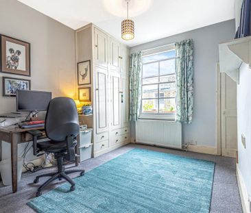 3 bedroom flat to rent - Photo 2