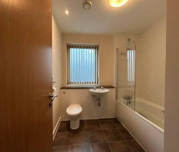 Terraced House to rent on - Photo 6