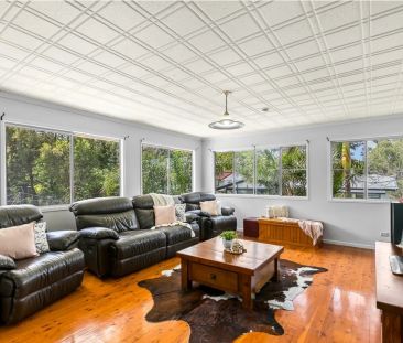 Spacious 3-Bedroom Family Home with Pool & Entertaining Areas - Photo 5