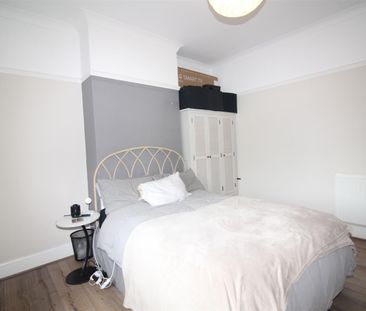 2 Bedroom Flat - Photo 2