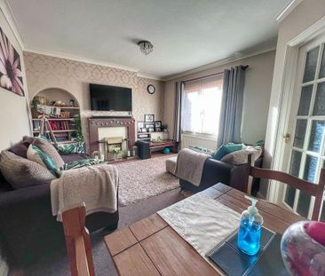3 bedroom end of terrace house to rent - Photo 4