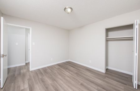 Signature Manor - Photo 5