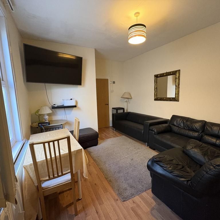 5 bedroom house to rent - Photo 1