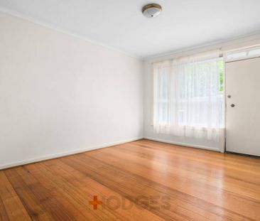 SPACIOUS | TWO BEDROOM | QUIET BLOCK - Photo 3