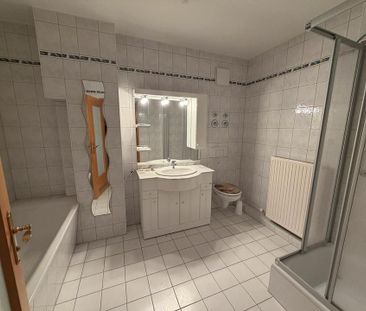 Helle Dachterrassenwohnung, Lift, TG-Stlp., EBK - Photo 2