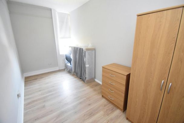 4 bedroom flat to rent - Photo 1