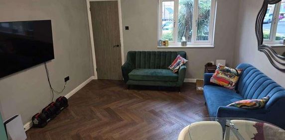 Larkspur Gardens, LU4 - Photo 2