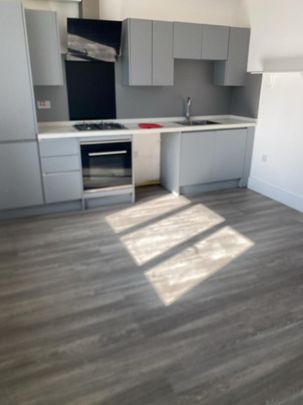 4 bedroom flat to rent - Photo 1