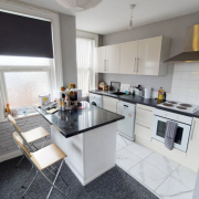 4 Flat 3 Headingley Avenue, Leeds, LS6 3EP - Photo 1