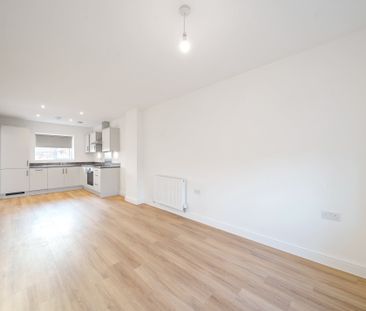 Kingfisher Drive, Northampton - Photo 1