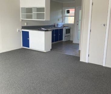 Welcome to your cozy unit in the heart of Hillcrest, Hamilton! - Photo 3