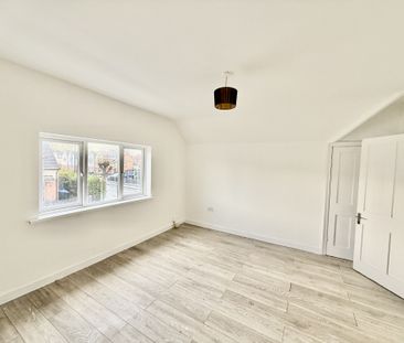 Three‑bed semi‑detached home with lounge, kitchen, downstairs bathr... - Photo 3