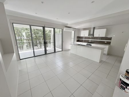 39B Diamantina Circuit, Pacific Pines QLD 4211 - House For Rent | Domain - Photo 2