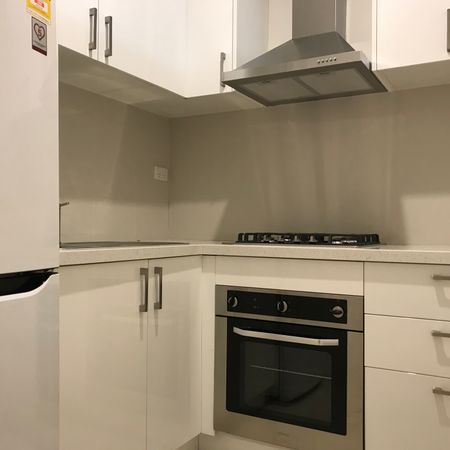 Modern Comfort in the Heart of the City - Furnished 1-Bedroom Apartment at 5/88 Franklin Street - Photo 3