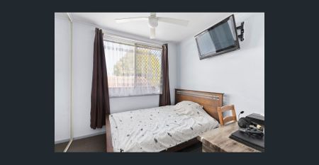 Large Family Home with a pool - Photo 4