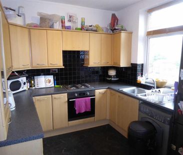 2 bedroom end of terrace house to rent - Photo 5