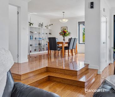 Contemporary family living with glorious mountain views - Photo 5