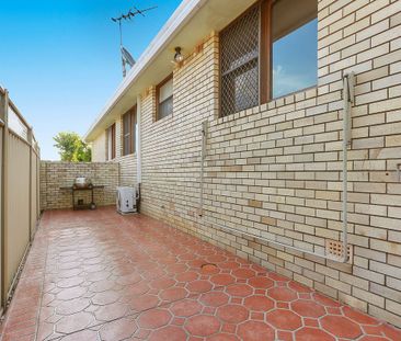 VILLA IN PRIME LOCATION ! - Photo 6