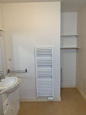 Location Appartement 2 pièces 54m² JARNAC 16200 - Photo 5