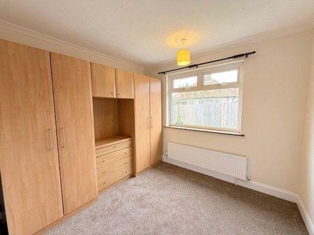 2 bedroom semi-detached bungalow to rent - Photo 5