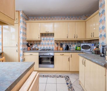 3 Bed Flat, Darville Road, N16 - Photo 2