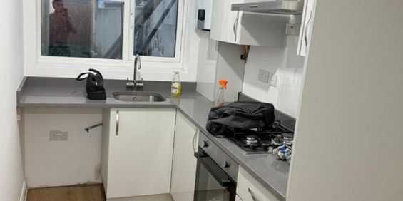 1 bedroom Flat To Let - Photo 3