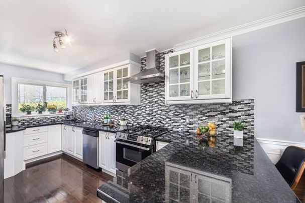 For Lease - 438 Third Line Unit# Main Floor Apartment, Oakville, Ontario - Photo 1