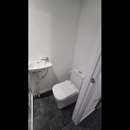 Studio Flat, Manchester Road, E14 - Photo 4