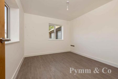 4 bedroom detached house to rent - Photo 5