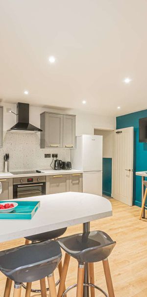 The Glistening And Glossy Property Room 5 - Photo 1