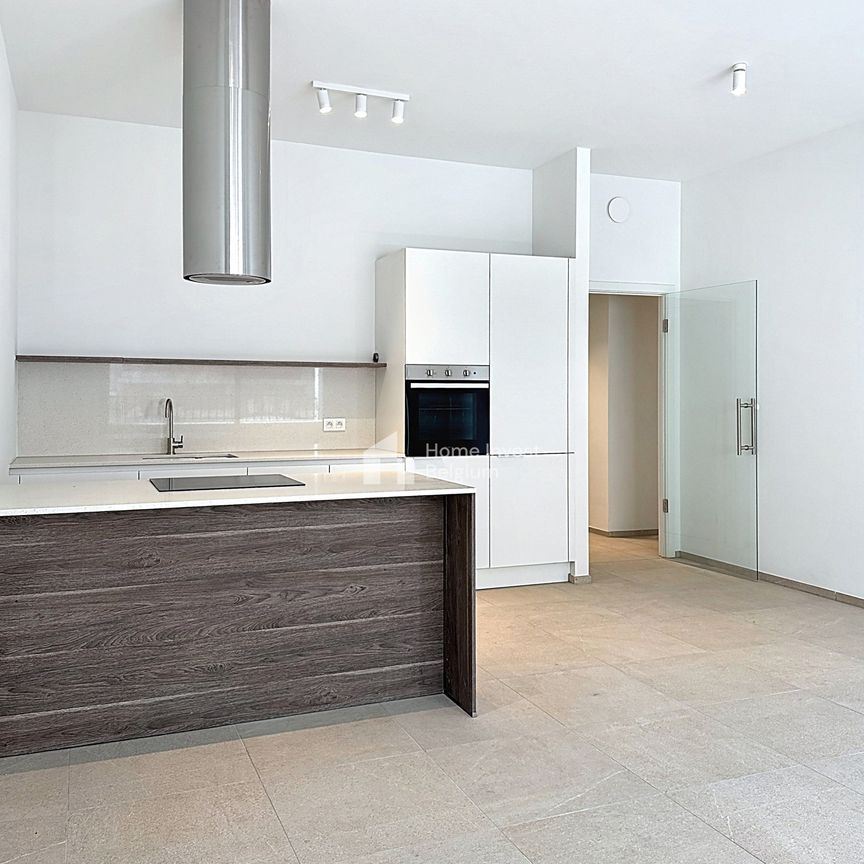 Beautiful 3-bedroom apartment with terrace in a new building - Photo 1