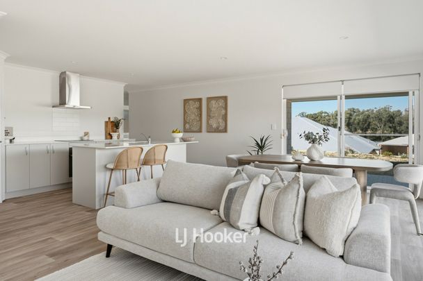 35 Eclipse Bend, Dalyellup WA - Photo 1