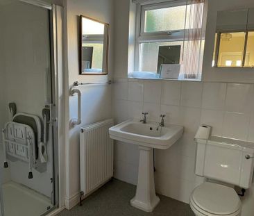 2 bedroom semi-detached bungalow to rent - Photo 5