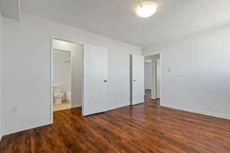 Springbank Village — 2 Bedroom available at 914, 916, 924 Wonderland Road South - Photo 5