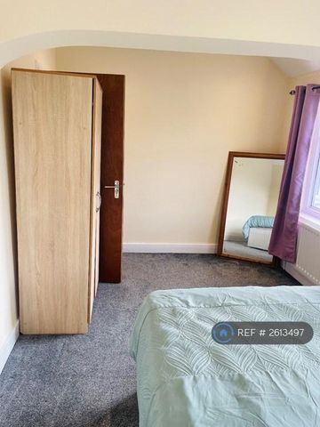 1 bedroom in a house share to rent - Photo 5