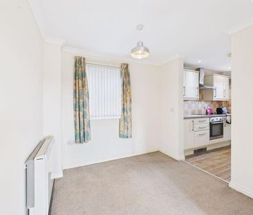 3 bedroom end of terrace house to rent - Photo 2