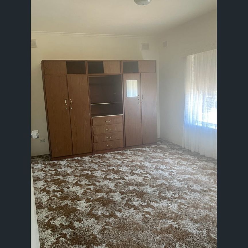 Convenient Airport Living – Spacious 2-Bedroom Upstairs Unit - Photo 1