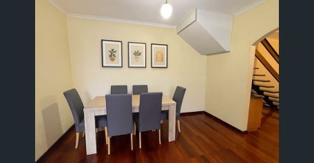 EXCELLENT CODITION 2 BEDDER TOWNHOUSE - Photo 2