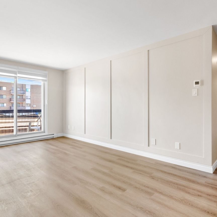 5055 Boul. des Sources, #300 - Photo 1