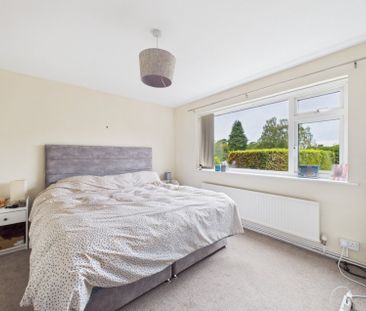 Chalfont Avenue, Amersham, Buckinghamshire,HP6 - Photo 2