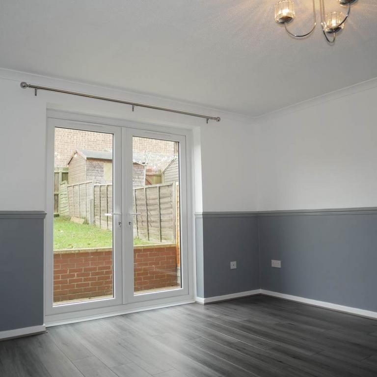 2 bedroom end of terrace house to rent - Photo 1