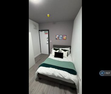 1 bedroom in a flat share to rent - Photo 2