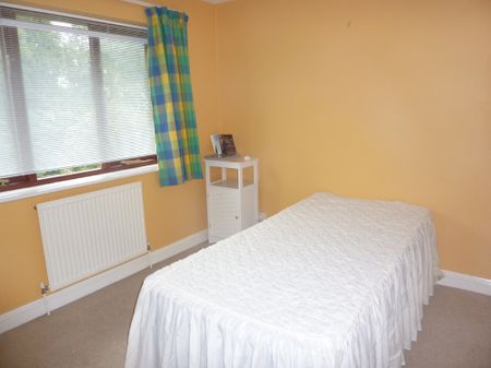 5 bedroom detached house to rent - Photo 2