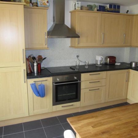 Clandon Avenue, Egham, Surrey, TW20 8LP - Photo 4