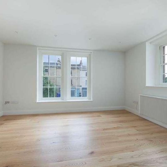 Piccadilly Place, BA1 - Photo 1