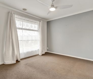 Modern Family Living in Tarneit - Photo 4