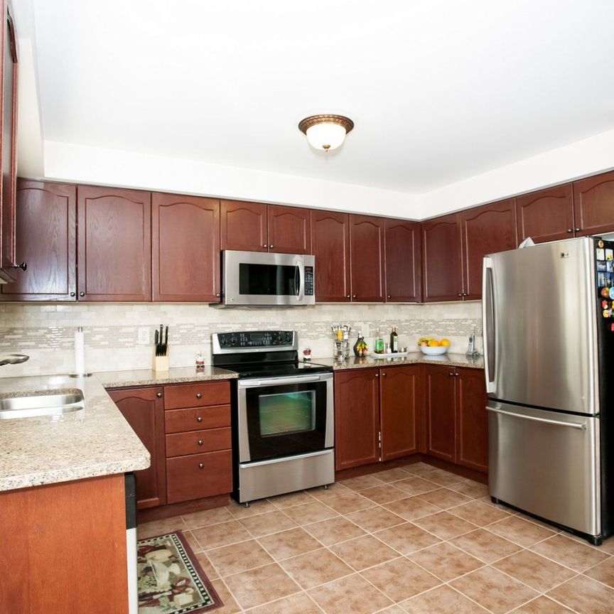 For Lease - 3091 Turbine Crescent, Mississauga, Ontario - Photo 1