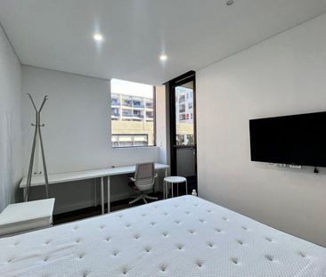 Furnished Second-Floor Three-Bedroom Apartment for Lease! - Photo 3